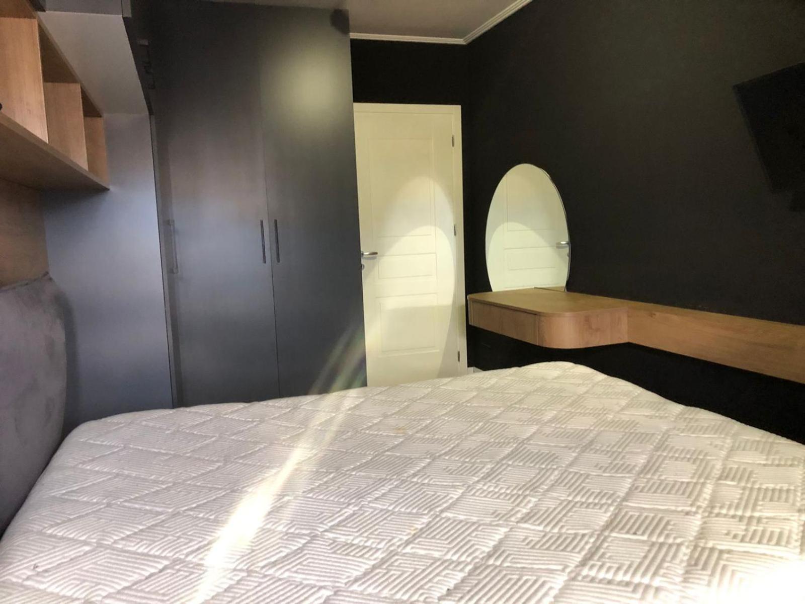 Tirent - Komuna E Parisit, 1 Apartamento